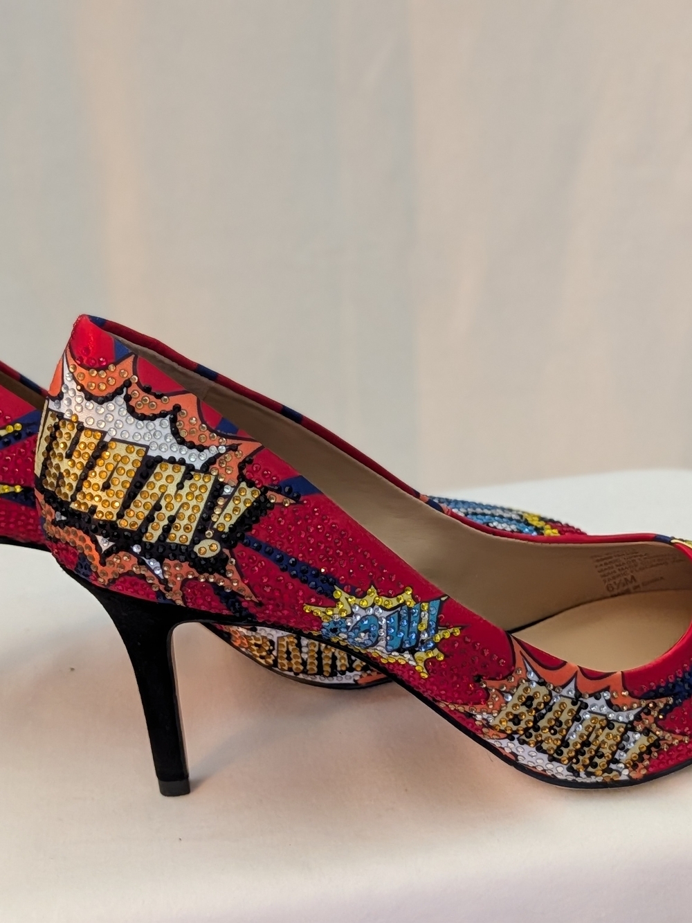 INC Red Comic-Print Rhinestone Womens High Heels - Picture 2 of 4